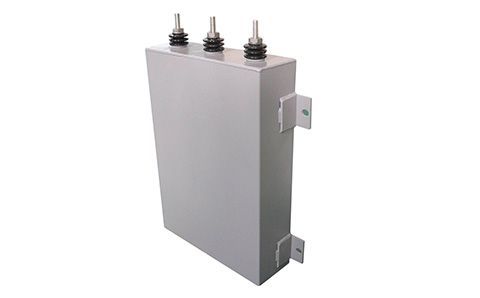 電容器的容量大小與什么有關(guān)？為什么？