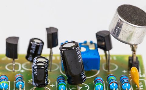 無功補償電容器漏油，可以繼續(xù)使用嗎？